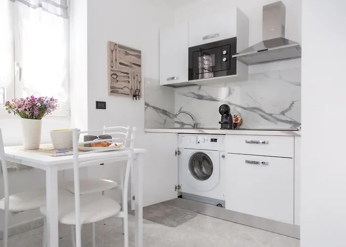 Semesterbostad Casa Liri -centrale, Moderna, 5min Spiaggia, Ariston- Sanremo