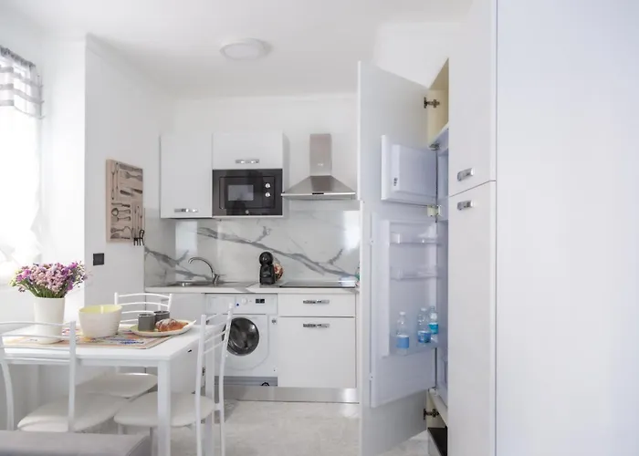 Semesterbostad Casa Liri -centrale, Moderna, 5min Spiaggia, Ariston-