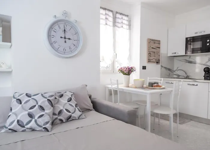 Casa Liri -centrale, Moderna, 5min Spiaggia, Ariston- *