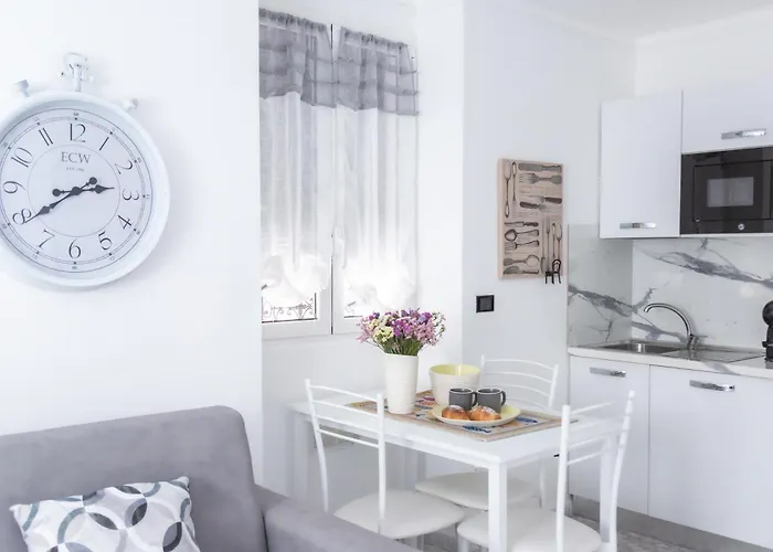 Hébergement de vacances Casa Liri -centrale, Moderna, 5min Spiaggia, Ariston- *